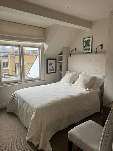 2 bedroom loft with high ceilings gallery image 3