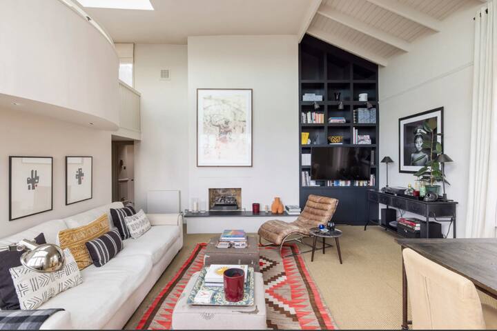 2 bedroom loft with high ceilings