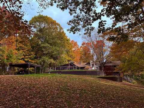 Private Hilltop Getaway In Catskills