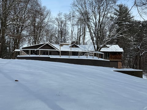 Private Hilltop Getaway In Catskills