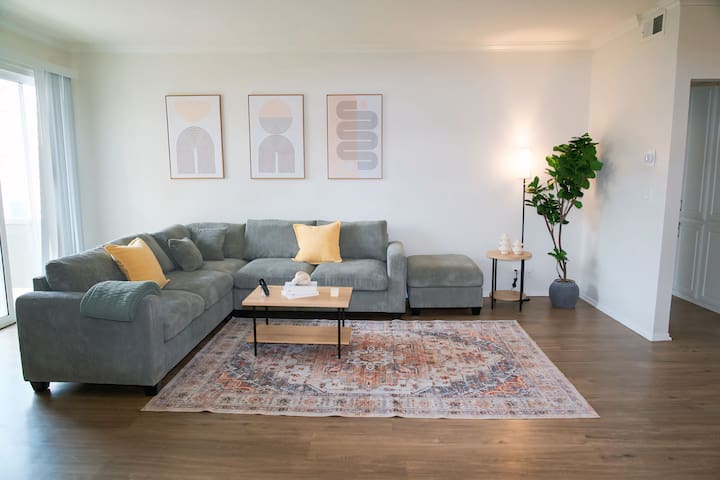 2 bdrm home in Beverly Hills,great for group trips