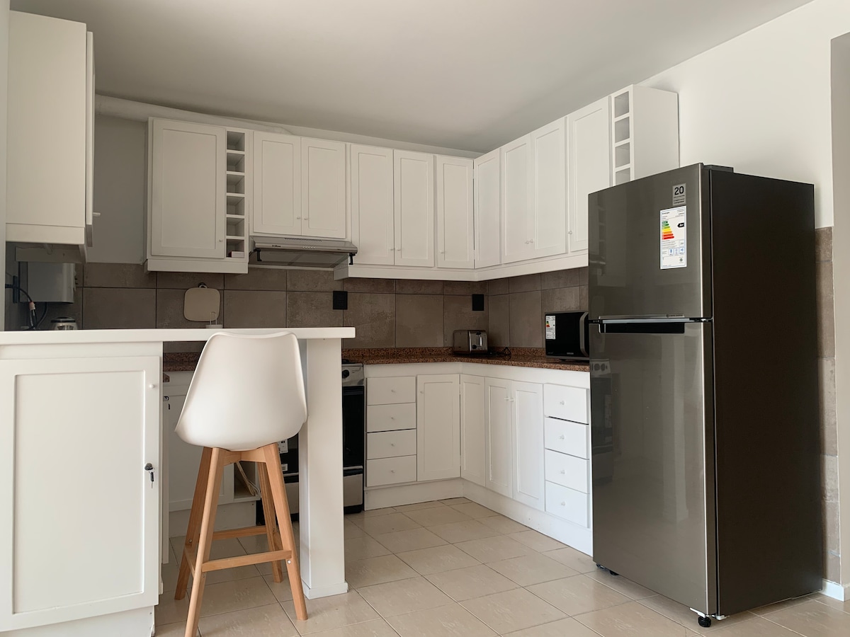 Top performing Airbnb: NEW modern LOFT w/Parking! in Mendoza