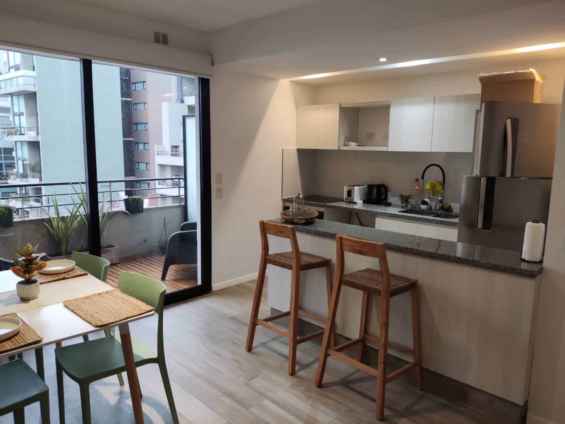 Kitnet com área de churrasco privativa em Colegiales