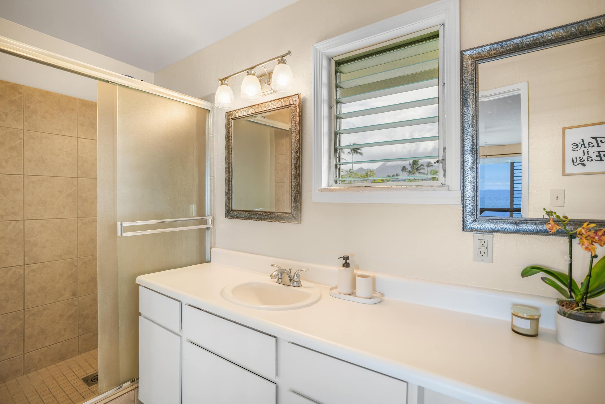 Our little heaven in Princeville - Image 25