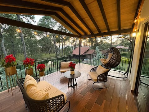 Cabin in the woods with a Jacuzzi and 2 bedrooms