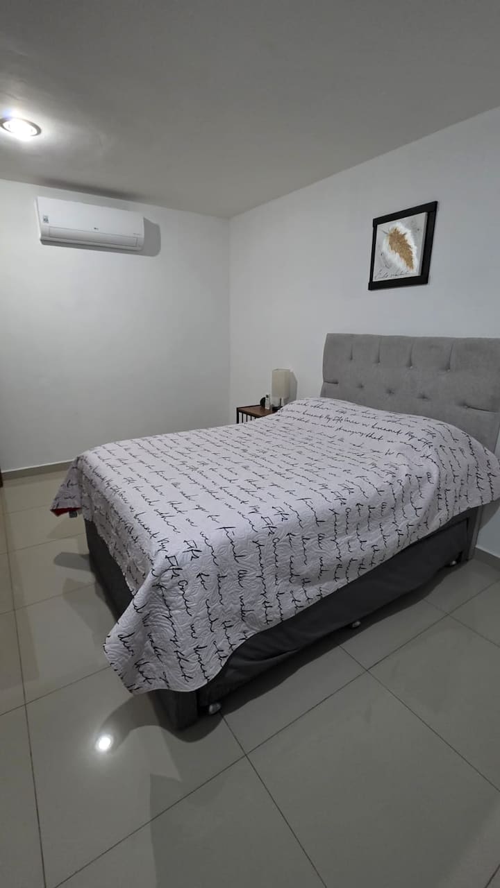 Cama Matrimonial, con cama baja tambien Matrimonial