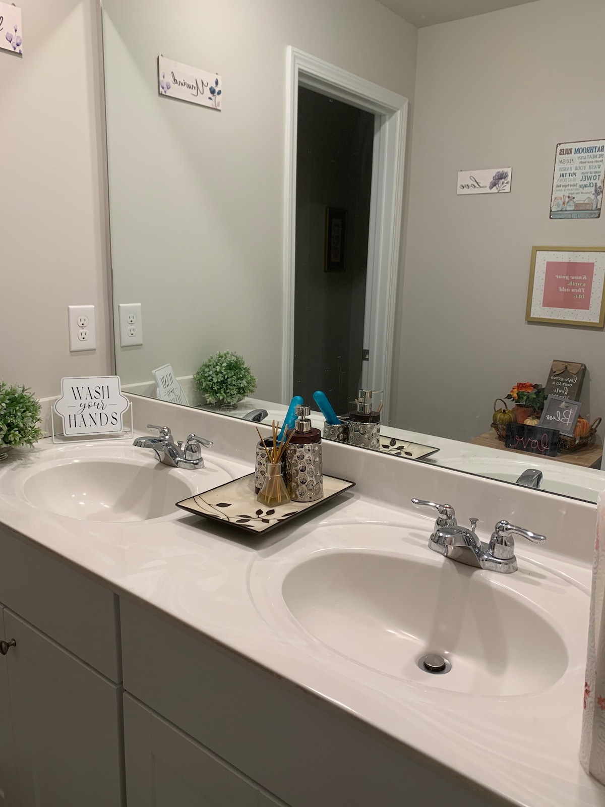 Serene and Comfy room near Pendergrass flea market