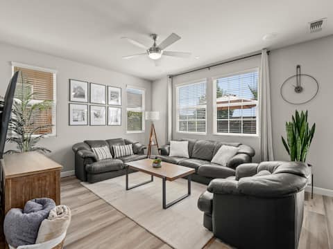Top Airbnb: Solace in Clovis - pool, fire pit & game room! in Clovis
