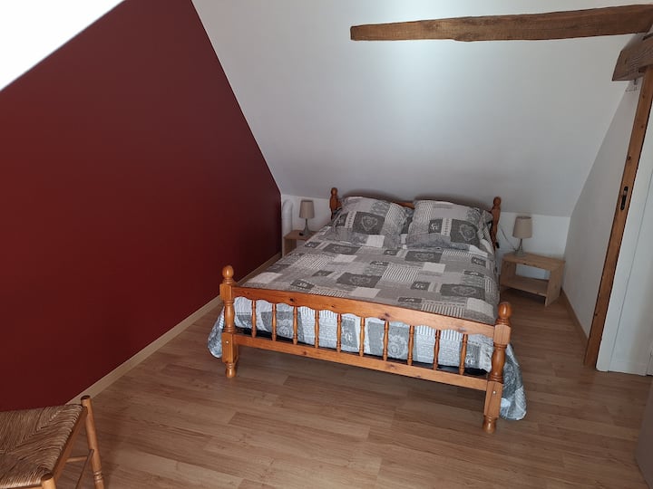 1 letto matrimoniale + 1 letto pieghevole per bebè