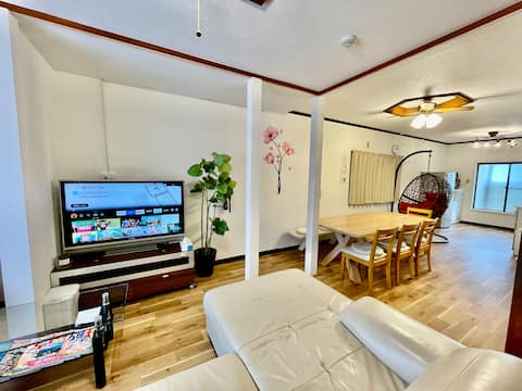 Midway between Osaka and Kyoto / 6-minute walk to Korien / Private house for families, sleeps 8 / In