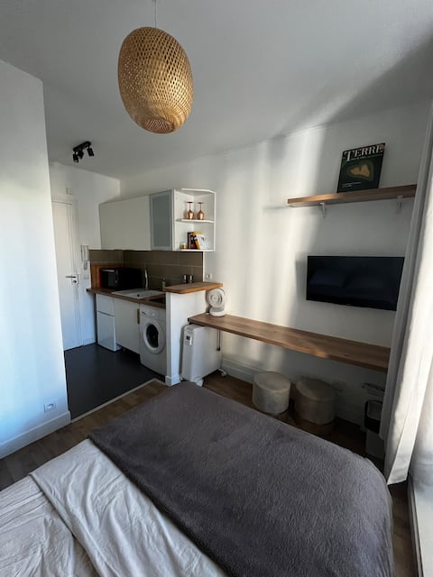 Successful Airbnb property: Cozy, central and bright studio in Clichy