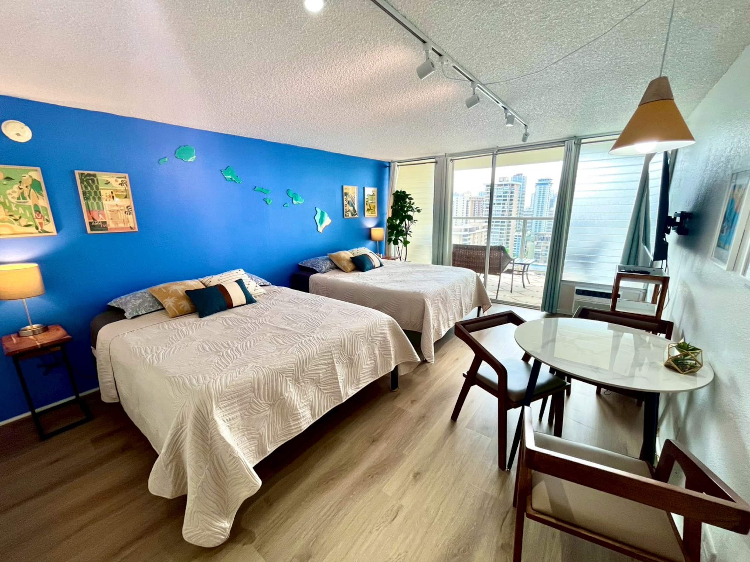#26FL Private Studio w/Balcony in Central Waikiki! - Image 1