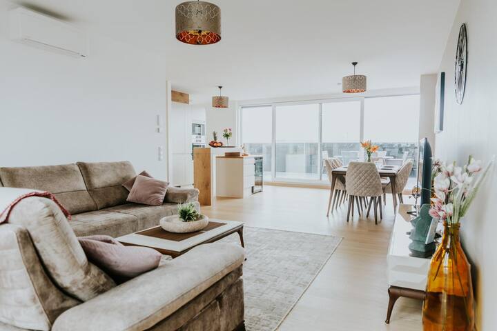 Design Apartment -Skyline Views gallery image 2