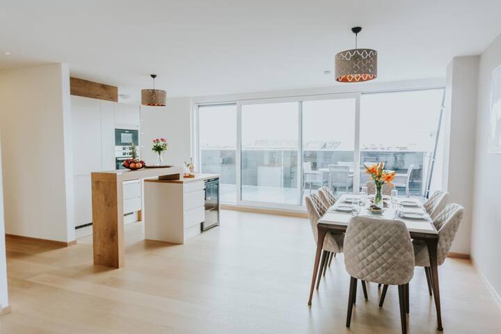 Design Apartment -Skyline Views gallery image 4