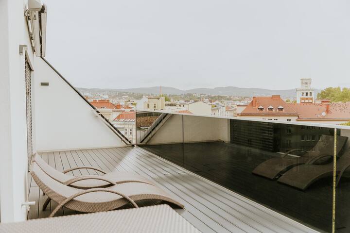 Design Apartment -Skyline Views gallery image 3