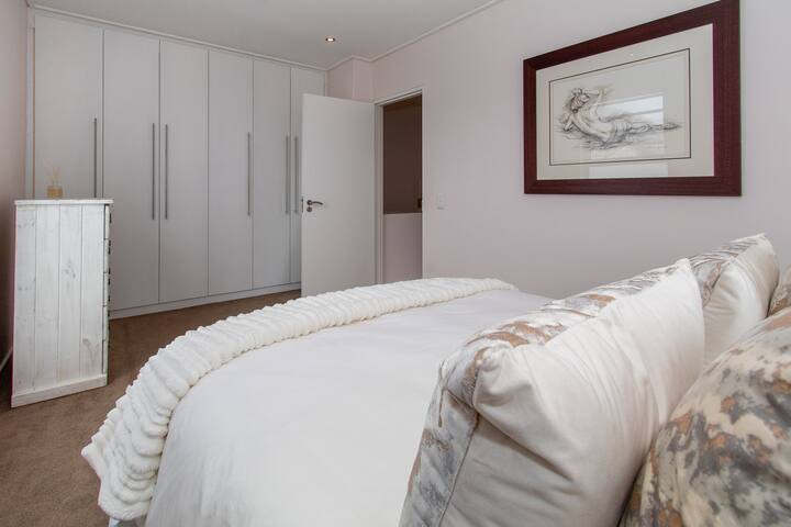 Spectacular Avenues Fresnaye gallery image 5