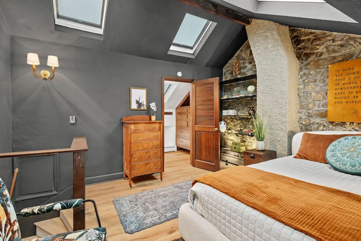 Quarto no terceiro andar com acesso ao banheiro pelo closet