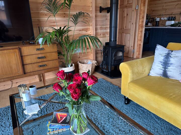 Woodlands Luxury Lake Log Cabin - Peony Place - United Kingdom