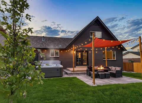 Hot Tub, Fire Pit & Game Room 6BR Sleep 16