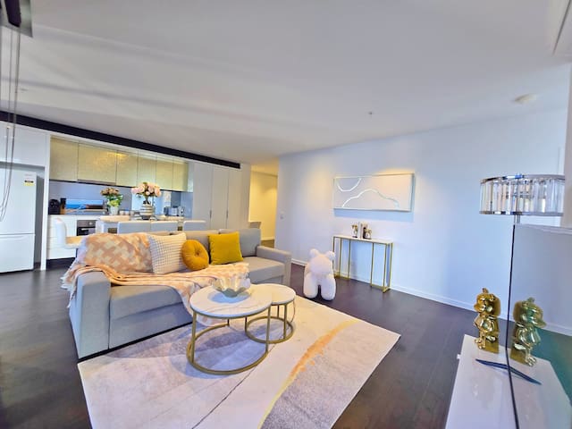 Luxury City 3BR Oasis: Sky Views/Pool/Gym/FreeTram