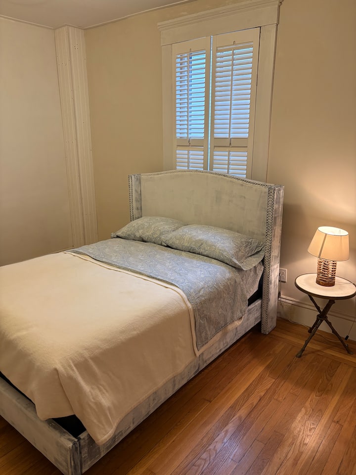 Charming Newport Cottage - 30 Day Minimum Stay - Newport