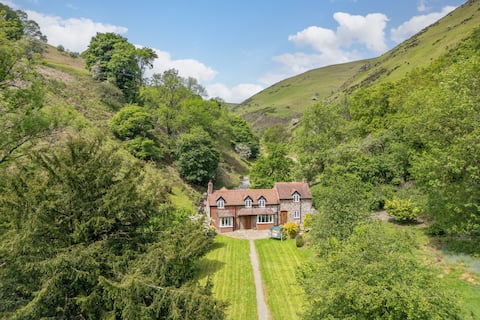 Ashes Cottage - Unique off-grid AONB location