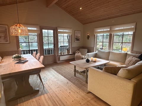 Top performing Airbnb: Cottage by the lake on Bømlo in Bømlo