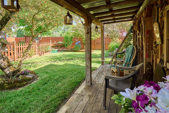 Auntie's Cozy Corner | Experience Brownsville OR - Houses for Rent