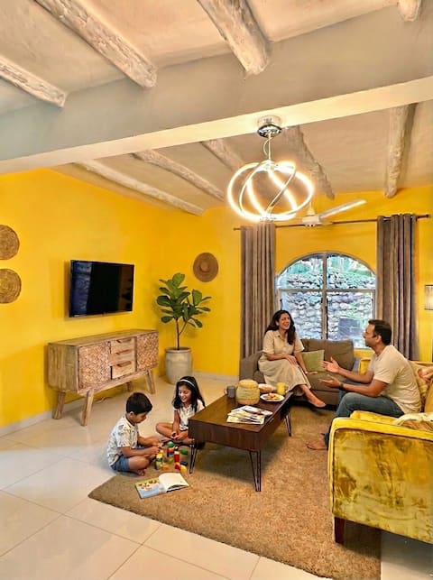 Creek Villa 2BR: Pool, Gym & Swingbed