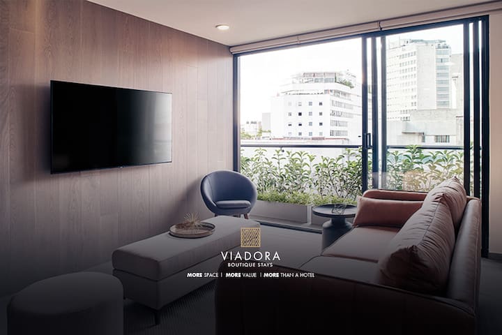 Condesa cool balcony Ste 2br/2ba pool & gym 4 pax