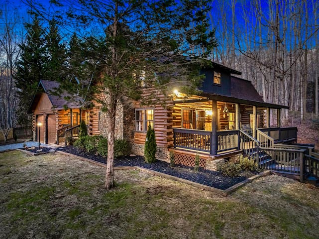 Chic Heritage Cabin: Privacy, Luxury & Adventure