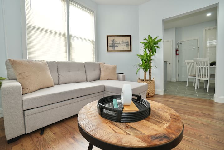 6 Bedrms/2 bath near EWR/NYC/American Dream/ NJPAC