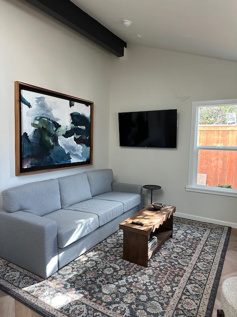 Top performing Airbnb: New Guest House in Prime Orange County Location in Santa Ana