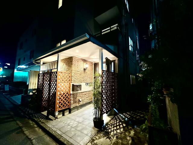 20名以上宿泊可能/5部屋/シャワー&トイレそれぞれ4つ/池袋まで5分/新宿まで15分/11ベッド gallery image 5