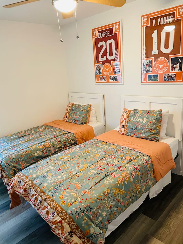 Modern Austin Duplex | Bbq, Parking & Wifi - Austin, TX