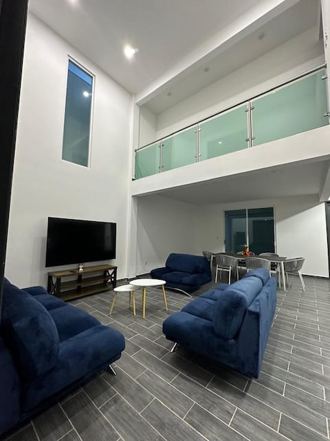 House 10 minutes from AIFA