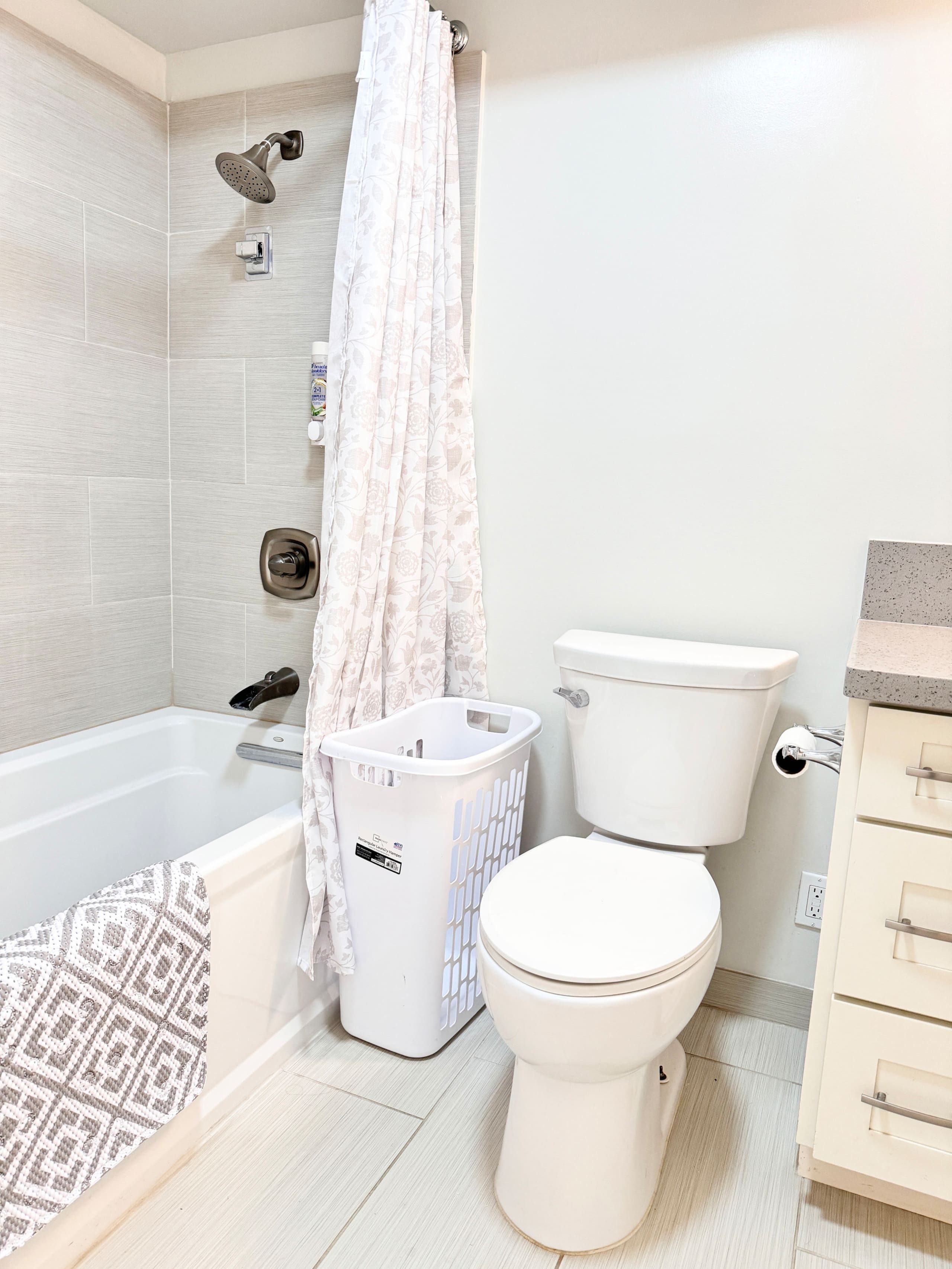 Condo in Honolulu · ★4.93 · 2 bedrooms · 4 beds · 2 private baths - Image 25