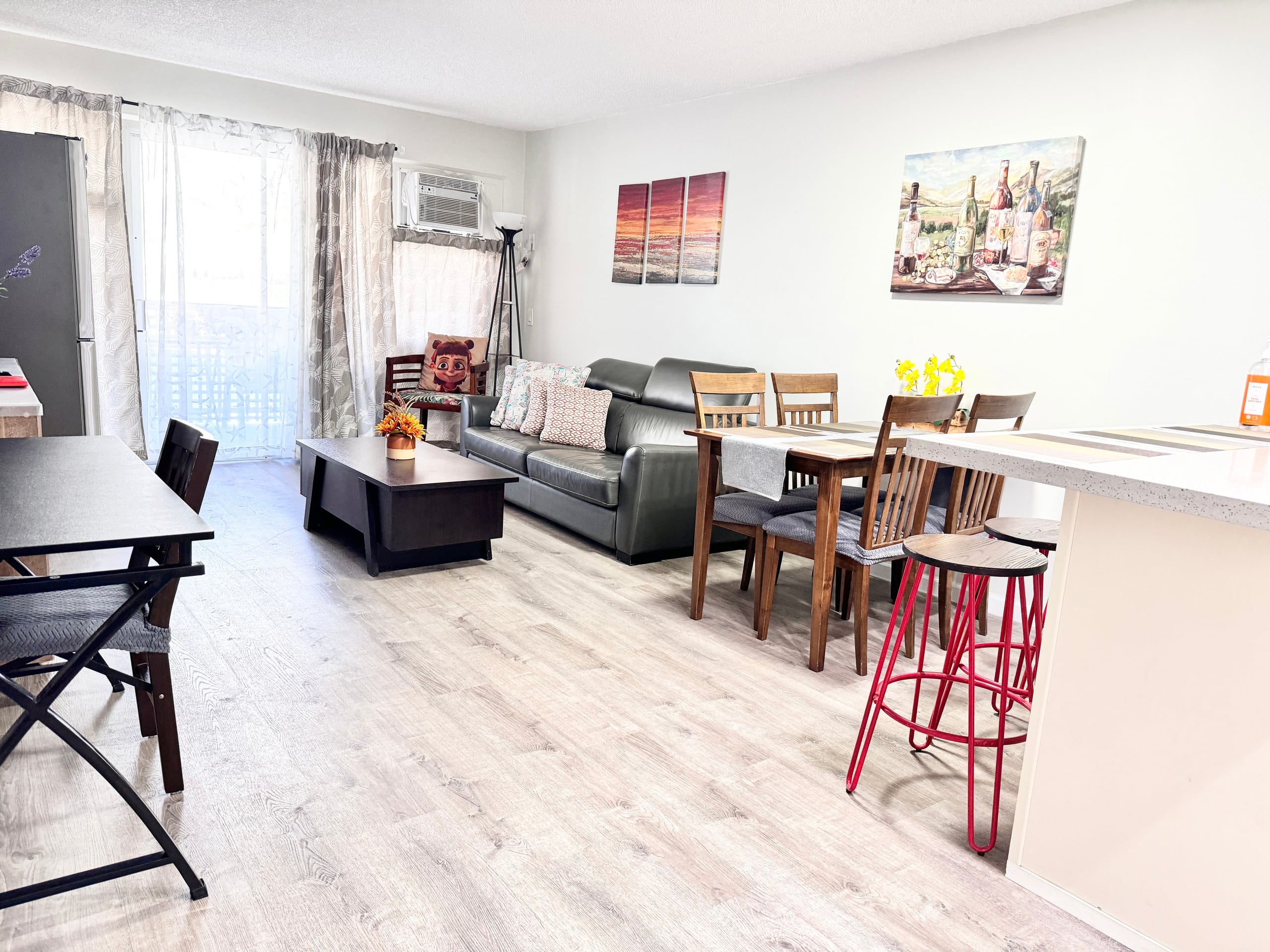 Condo in Honolulu · ★4.93 · 2 bedrooms · 4 beds · 2 private baths - Image 4