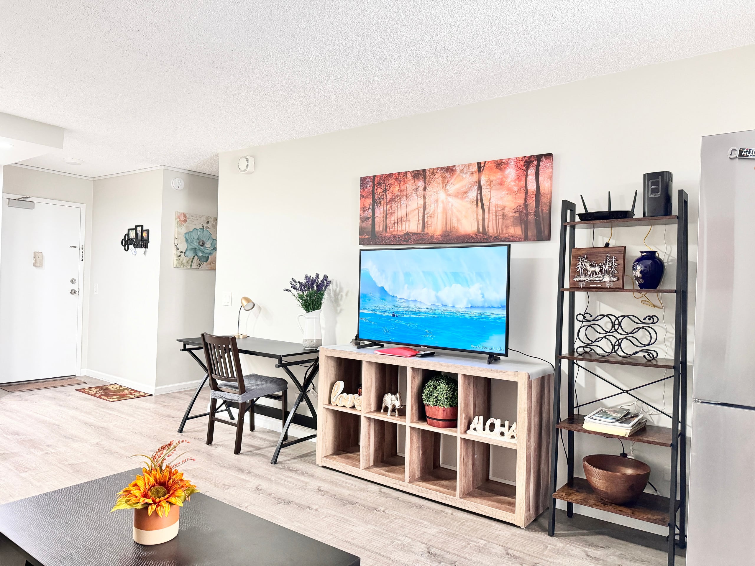 Condo in Honolulu · ★4.93 · 2 bedrooms · 4 beds · 2 private baths - Image 2