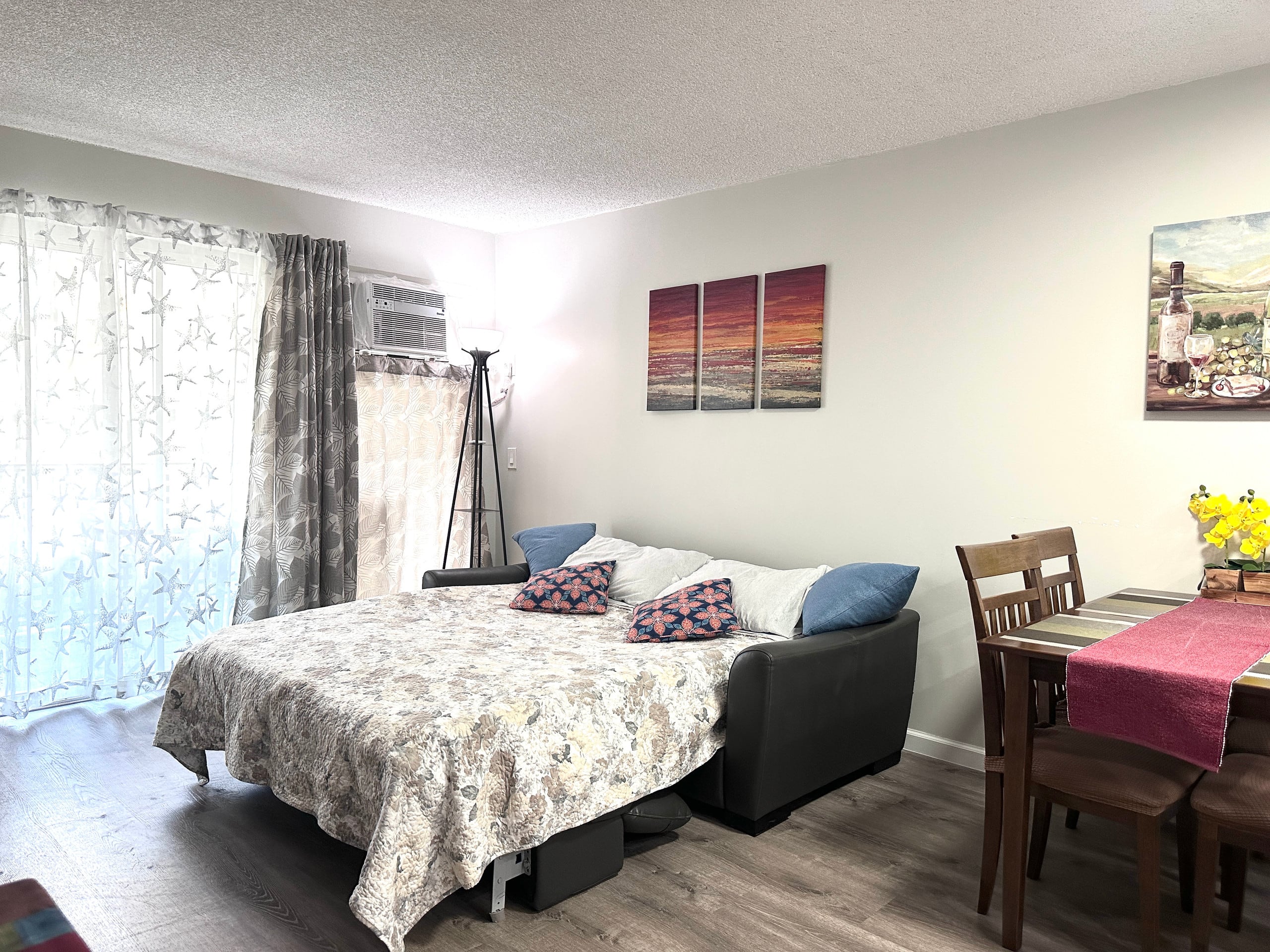 Condo in Honolulu · ★4.93 · 2 bedrooms · 4 beds · 2 private baths - Image 7