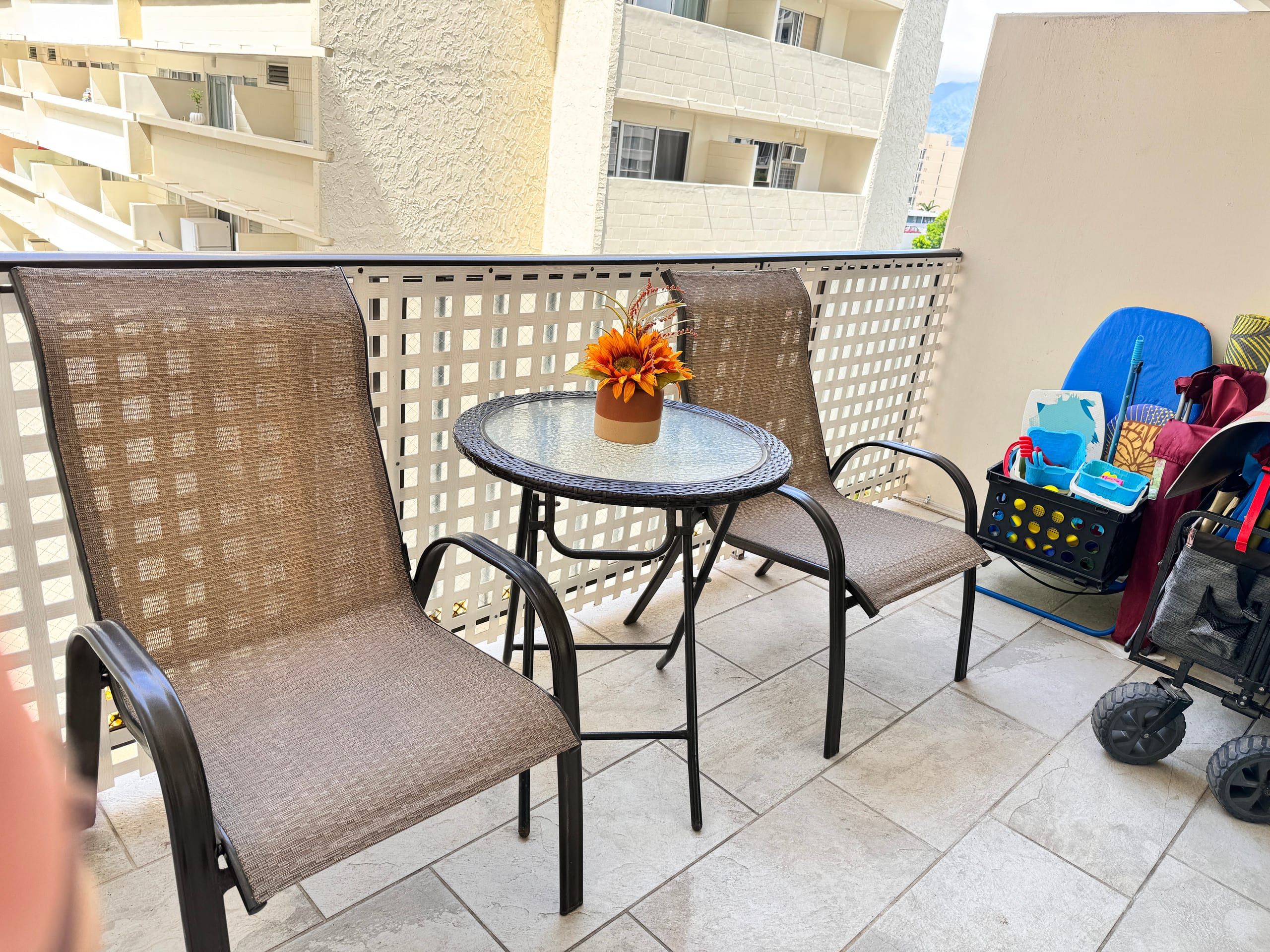 Condo in Honolulu · ★4.93 · 2 bedrooms · 4 beds · 2 private baths - Image 29