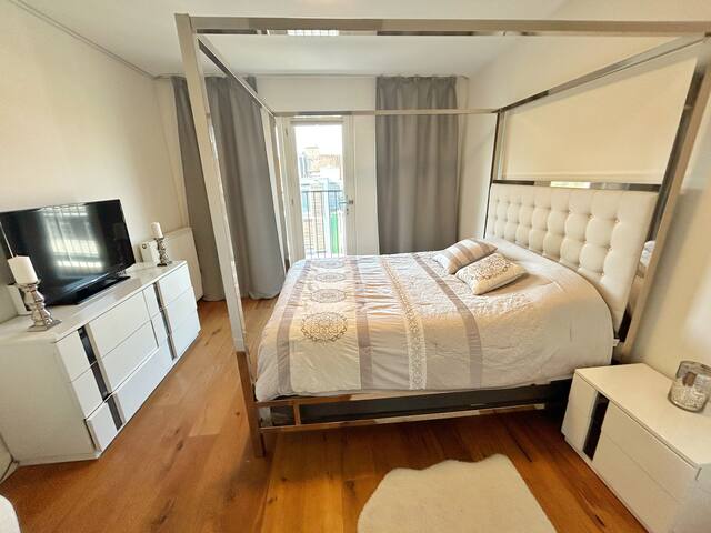 Spacious Luxury 3 Bed Apartment w/ Roof Terrace gallery image 3
