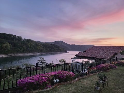 Cheongpung Lake Private Pension Hill View