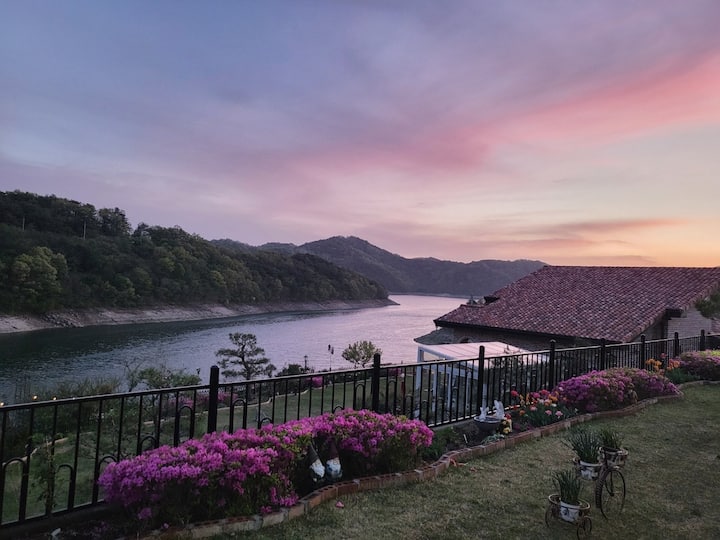 Cheongpung Lake Private Pension Hill View