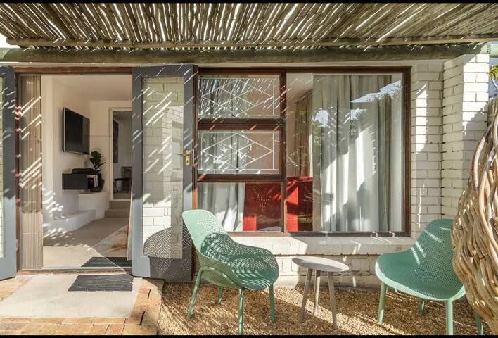 Charming Garden Cottage | Walk to Camps Bay Beach gallery image 2