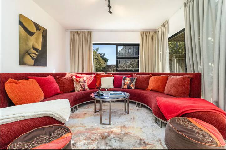 Charming Garden Cottage | Walk to Camps Bay Beach gallery image 3