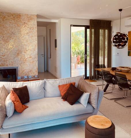 Il pumo di Giulia, luxe villa (4-6p) met zeezicht. gallery image 3