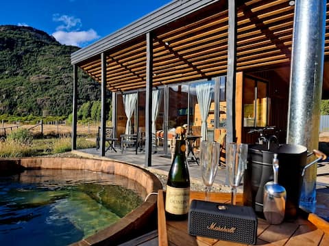 Loft I & Hot Tub - Warmth, Relaxation, and Disconnection