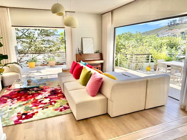 Camps Bay villa w/pool + solar+15 min walk 2 beach