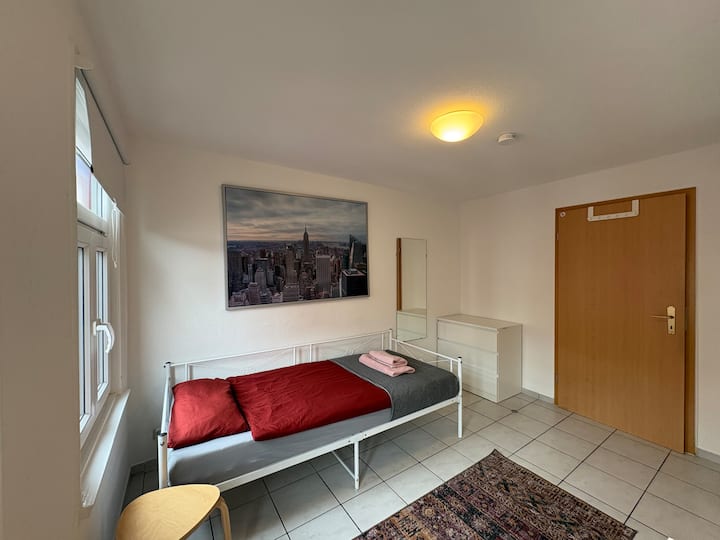 Urbanes Zimmer In Gäste-wohnung (3) - Stuttgart